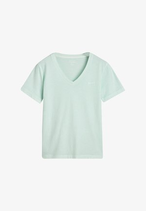 Lys mintgrøn bomulds T-shirt med V-udskæring, korte ærmer og en afslappet pasform. Har et diskret logo på venstre brystområde.