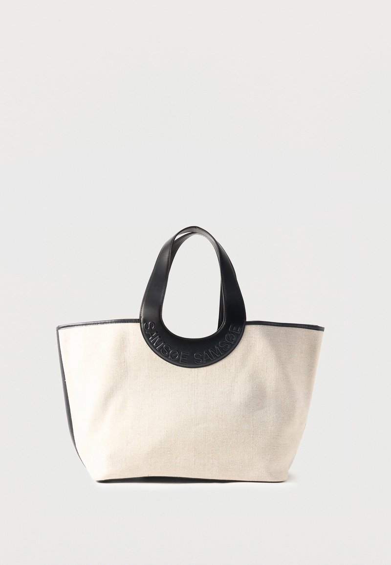 Μπεζ τσάντα ώμου από καμβά με μαύρη δερμάτινη επένδυση και στρογγυλεμένες χειρολαβές με ανάγλυφο λογότυπο "SAMSOE SAMSOE".
