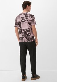 s.Oliver MIT ALLOVERPRINT - T-Shirt print - rosa