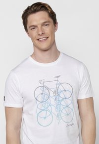 Koroshi SHORT SLEEVE - Triko s potiskem - blanco   white
