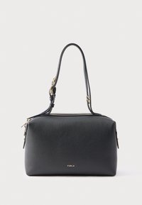 Sort læderhåndtaske med struktureret form, guldfarvede metaldetaljer, lukning med lynlås øverst og en enkelt justerbar rem. Har mærkets logo.