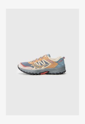 Scarpa sportiva con parte superiore in rete blu e beige con accenti color crema, suola in gomma e dettagli strutturati multicolori sul lato.