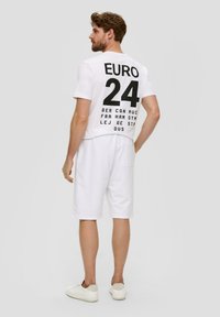 s.Oliver RELAXED BERMUDA biały