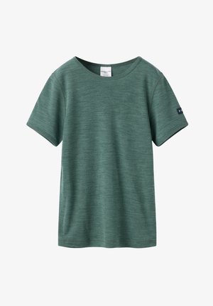 Korte mouw groene crew neck t-shirt met een klein stoffen label op de linkermouw, ontworpen voor kinderen van 4-6 jaar.