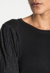 Freequent Sweter