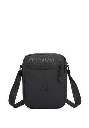 Sac à bandoulière en nylon noir avec logo embossé, poche avant zippée, sangle ajustable et texture lisse au design minimaliste.