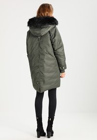 Tommy Hilfiger Abrigo de plumas - olive