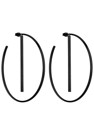 Grandes boucles d'oreilles anneaux noirs avec pendentifs rectangulaires verticaux gravés du texte "LIEBESKIND BERLIN".