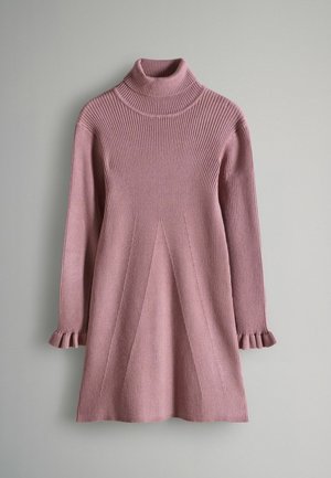Rippstrick, Turtleneck-Kleid aus weichem rosa Stoff. Verfügt über lange Ärmel mit Rüschensäumen und eine ausgestellte Silhouette mit genähten Paneeldetails.