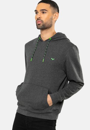 Sudadera gris con un bolsillo frontal, que presenta cordones verdes y un pequeño logo en el pecho. Tejido suave con un corte relajado.