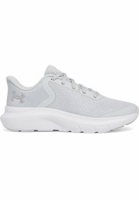 Baskets de sport grises avec tige en mesh, rembourrage léger et semelle blanche. Présente des lacets et un accent de logo sur le côté.
