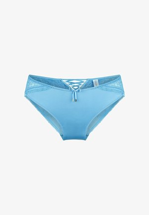 Lichtblauwe bikini slip met kantafwerking en kruisingdetails aan de voorkant. Heeft een gladde textuur en decoratieve accenten.