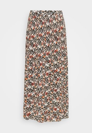 Longue jupe noire avec un petit motif floral blanc, orange et marron, dotée d'une taille froncée et d'un tissu fluide.