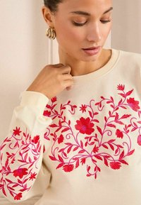 Love & Roses Melegítőfelső - ivory red and pink embroidered