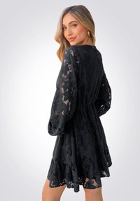 Cupshe FLORAL PEASANT SLEEVE MINI - Robe de jour - black
