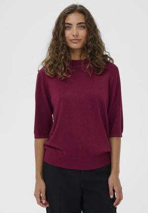 Bordeaux kortærmet sweater lavet af et struktureret stof med en let glans; har en høj halsudskæring og en afslappet pasform.