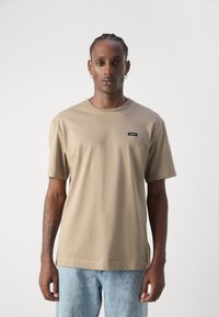 Calvin Klein COMFORT FIT - Jednoduché tričko - brindle