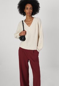ONLY ONLSANIA TIE BUTTON PANT - Nohavice - burgundy