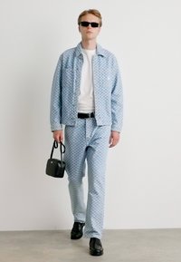 HUGO NATE - Džínsy voľného strihu - light/pastel blue
