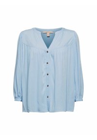 Blouse bleu clair en tissu doux, avec un décolleté en V, une fermeture à boutons sur le devant et des manches bouffantes à trois quarts avec des détails froncés.