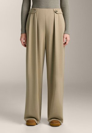 - Spodnie materiałowe