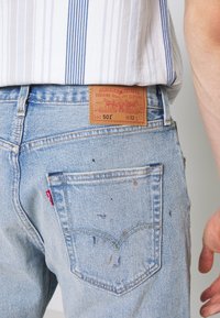 Levi's® 501® ORIGINAL - DENIM SHORT - Calções de ganga - z1352 medium indigo worn in