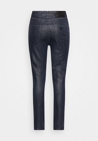 Ciemnoniebieskie dżinsy skinny o gładkiej fakturze, z wysokim stanem, dwiema tylnymi kieszeniami oraz skórzaną metką z logo z tyłu.