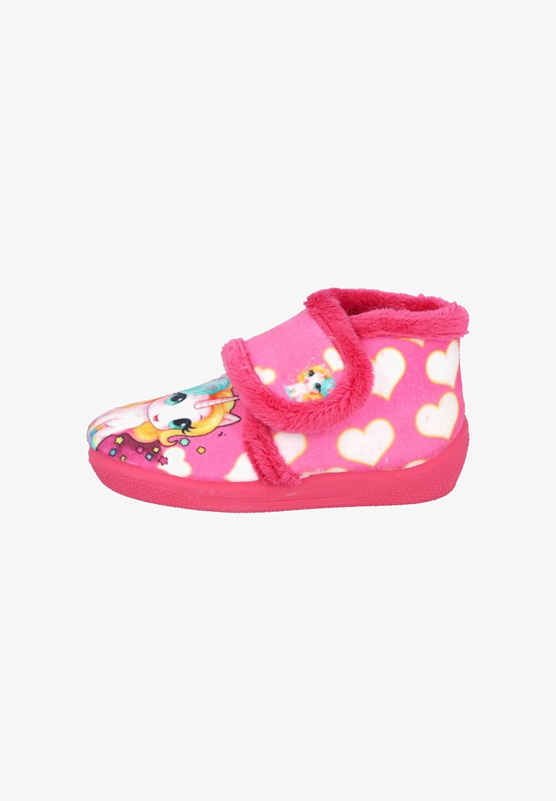 Zapatilla de casa de felpa rosa con un diseño de unicornio, acentos coloridos, una correa de velcro y un patrón de corazones en una superficie suave.