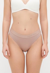 Organic Basics SOFT TOUCH THONG - Tango nohavičky - dusty rose
