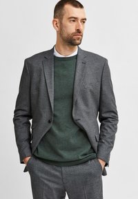 Selected Homme SLHBERG CREW NECK - Stickad tröja - darkest spruce