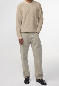 NN.07 Sweter
