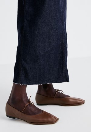 ALOHAS SWAY  - Klassischer Ballerina - brown