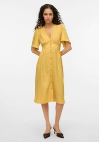 Vero Moda Marškininė suknelė - golden spice