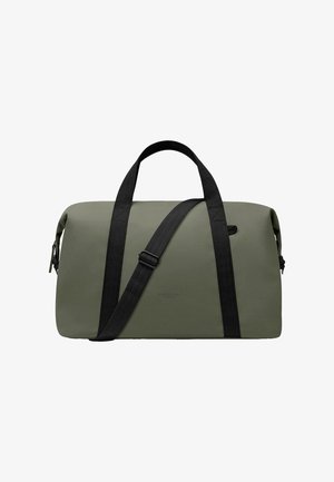 Groene waterdichte sporttas met een zwarte verstelbare schouderband en stevige draaghandvatten. Glad textuur, minimalistisch ontwerp, ritssluiting.