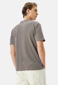 Koton BASIC  - Camiseta básica - brown