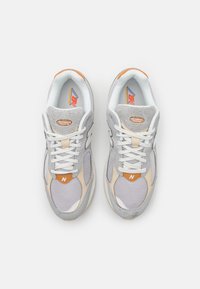 New Balance M2002 UNISEX - Zapatillas - light grey