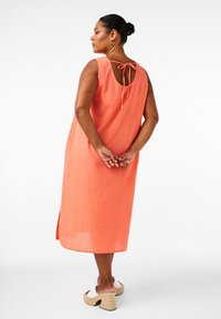 Zizzi ÄRMELLOSES - Dienas kleita - living coral