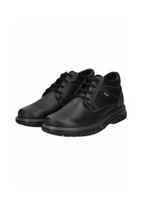 Chaussures en cuir noir avec une finition lisse, design à lacets, col rembourré et semelle extérieure en caoutchouc texturé pour une meilleure adhérence et un confort optimal.