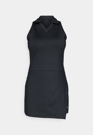 Czarna sukienka bez rękawów z kołnierzykiem, wykonana z gładkiej tkaniny. Posiada dopasowany gorset i rozkloszowaną spódnicę z bocznym rozcięciem. Logo Nike przy dolnym brzegu.