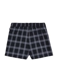 Shorts à carreaux noir et blanc avec une taille élastique, présentant une coupe décontractée et un matériau en coton doux. Le motif est composé de rayures épaisses et fines.