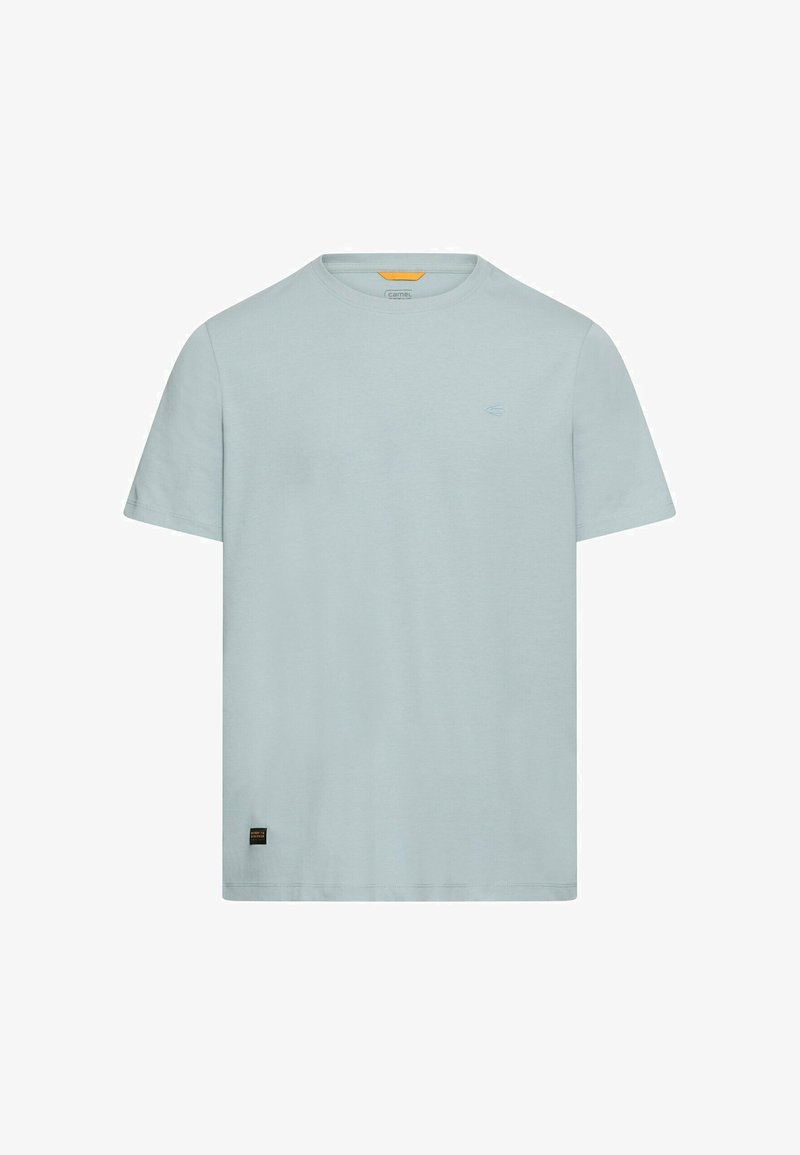 Jasnoniebieska bawełniana koszulka z okrągłym dekoltem, krótkimi rękawami i małym logo na piersi. Metka na dole.