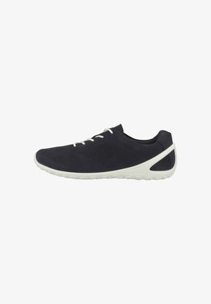 Scarpe sportive blu navy con design perforato, suola bianca e lacci. Caratterizzate da un profilo basso e un'intersuola ammortizzata per il comfort.