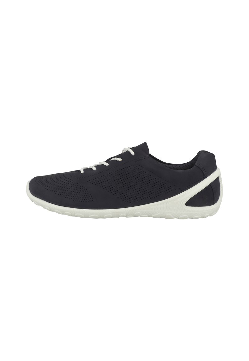 Scarpe sportive blu navy con design perforato, suola bianca e lacci. Caratterizzate da un profilo basso e un'intersuola ammortizzata per il comfort.