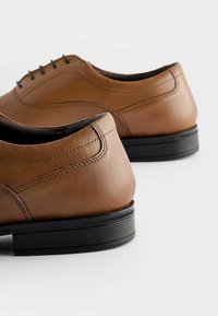 Next OXFORD TOECAP - REGULAR FIT - Snörskor - tan brown