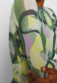 Monki Pitkähihainen paita - beige