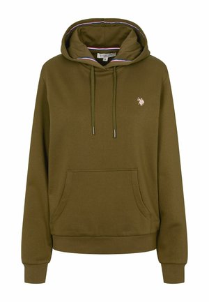 Olīvu zaļš džemperis ar mīkstu audumu, kas ir aprīkots ar kangaruu kabatu, auklu kapuci un nelielu izšūtu logotipu uz krūšu.