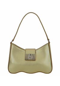 Bolso metálico dorado con un diseño curvado, superficie suave y un cierre de logo plateado. Cuenta con una sola correa para el hombro y bordes ondulados.
