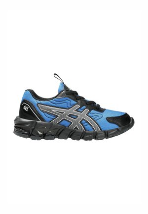 Chaussure de sport noire et bleue avec tige en maille respirante, design texturé et semelle en caoutchouc. Comprend des accents réfléchissants et un système de laçage.
