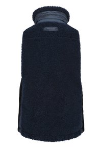 Marinblå fleeceväst med en strukturerad, mjuk yta och en kontrasterande slät tygkrage. Har en logotyp patch på baksidan.