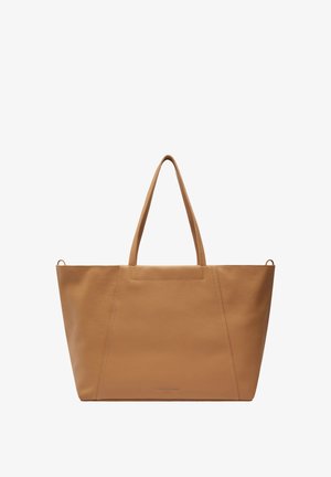 Sac fourre-tout en cuir fauve avec double bandoulière et détails de couture minimalistes, de forme rectangulaire avec des côtés légèrement effilés.